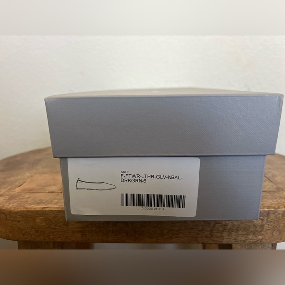 Everlane Women's Ballet Flat in Scarab, Size 6 - Picture 3 of 5